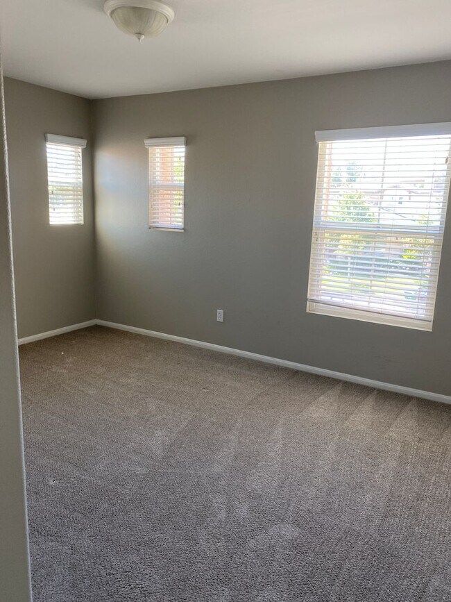Building Photo - 5 Bedroom Morgan Hill Home Coming in July