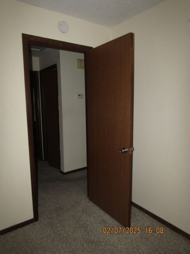 Building Photo - Great Condo located on the Westside of Law...