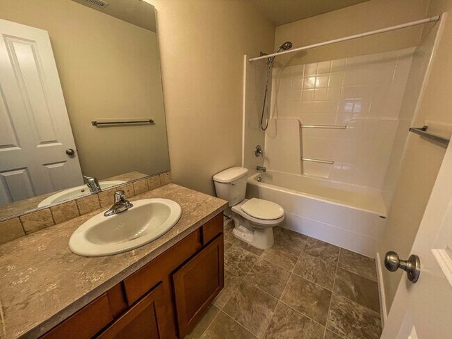 Building Photo - 3 Bed 2.5 Bath 2 Car Garage 1493sf Low maintenance yards. Prime Location.