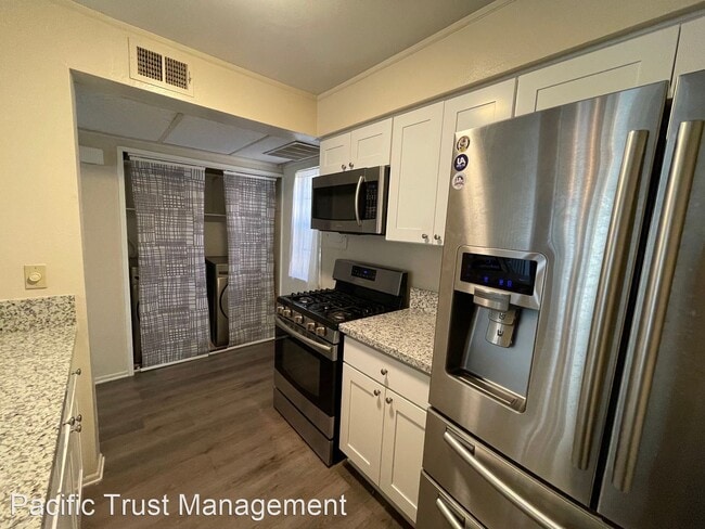Building Photo - 1 br, 1 bath House - 10653 Lakefront Dr.