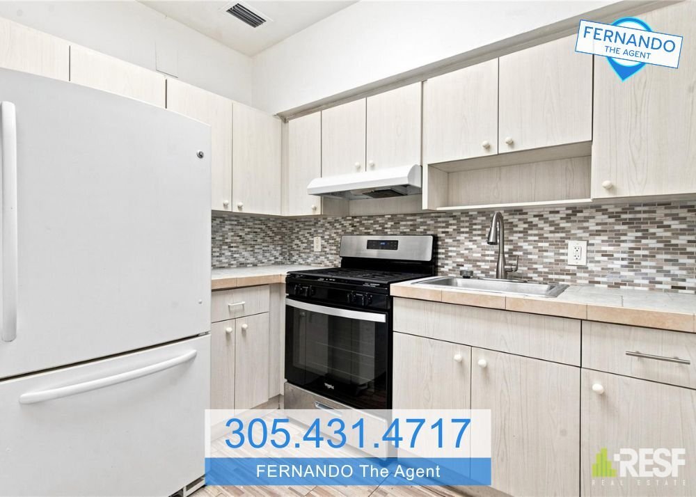 Building Photo - 2920 SW 38th Ct