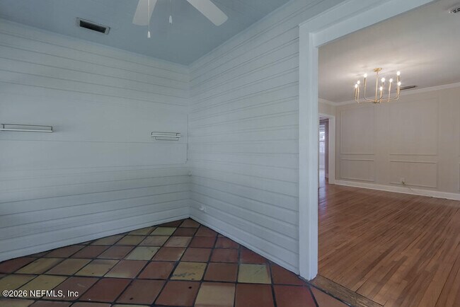 Building Photo - 1375 Menna St