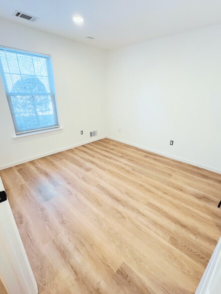 Building Photo - 112 Longfield Ct