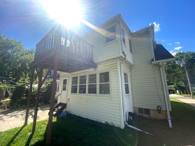 Building Photo - 2111 E. Dayton St.