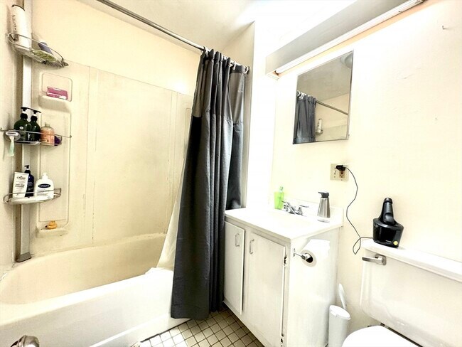 Building Photo - 382 Riverway