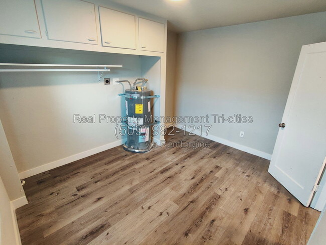 Building Photo - 1307 W Shoshone St