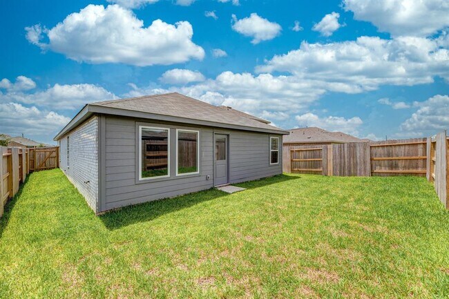 Building Photo - 6822 Date Palm Dr