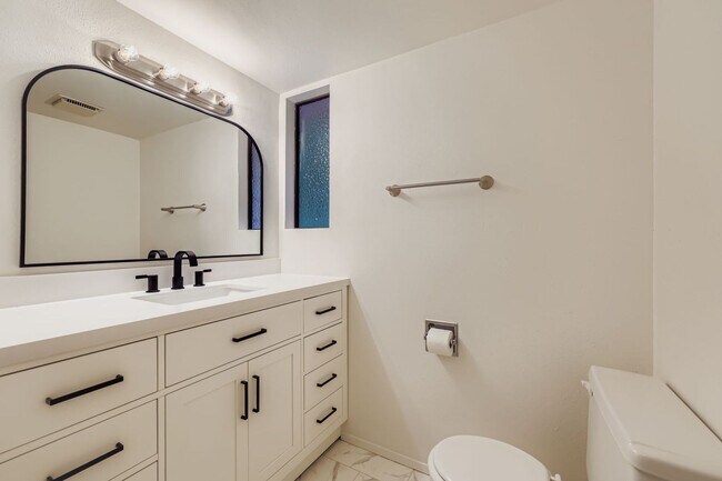 Building Photo - Fully-Remodeled 3 Bed 2.5 Bath Kirkland Home!