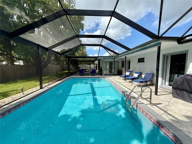 Building Photo - 6758 S Lockwood Ridge Rd