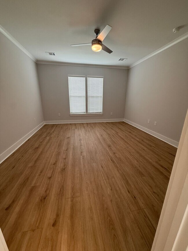 Building Photo - Must See! New 4/2 Home off Tiger Bend Rd. in Garden Hill Subdivision