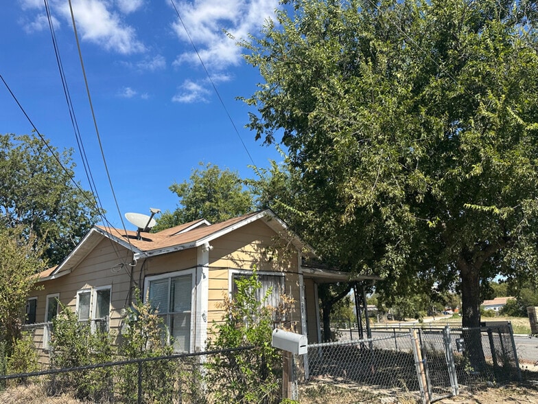 Primary Photo - 229 Grenet St