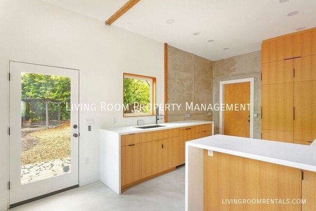 Building Photo - 8616 N Swenson-