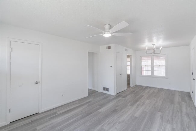 Building Photo - 2333 Eagle Dr