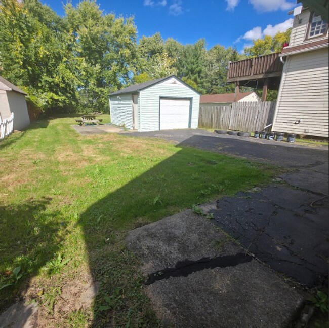 Building Photo - Single Family Home 4  beds 1 bath COMING S...