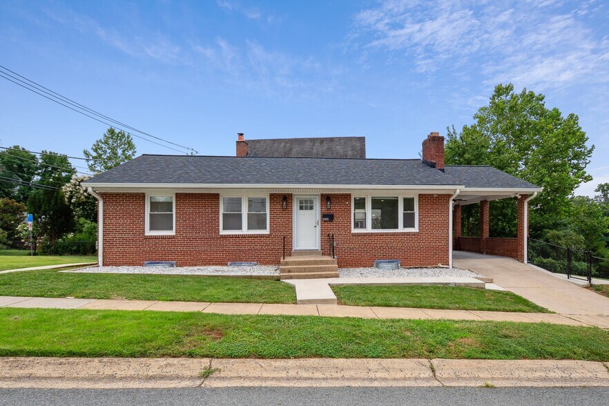 Primary Photo - 6100 Johnson Ave
