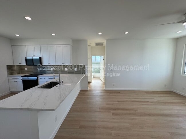 Building Photo - 6170 Briercrest Ave