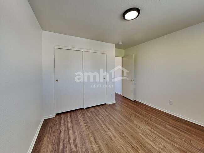 Building Photo - 6016 Soft Springs Ave