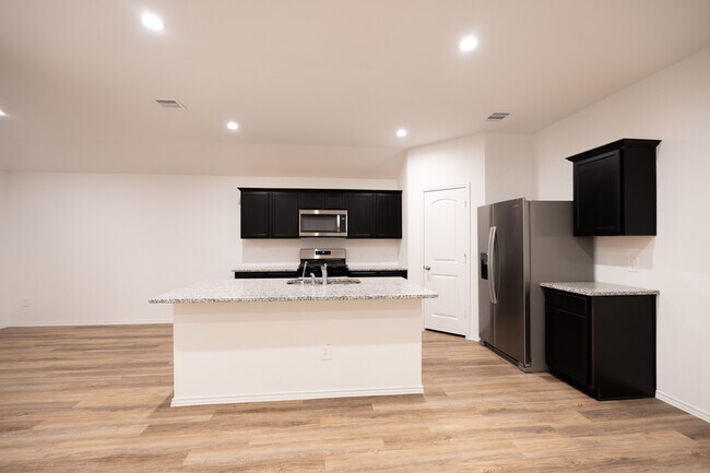 Building Photo - 14914 Timber Pnes Dr