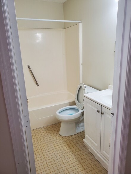 Building Photo - 15 Peach Row