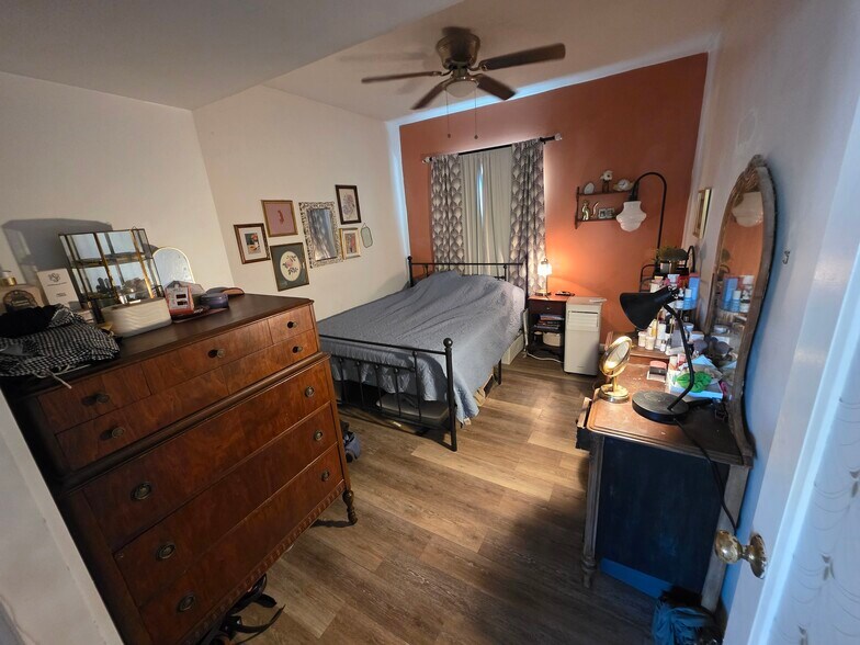 Building Photo - 1139 Loma Ave