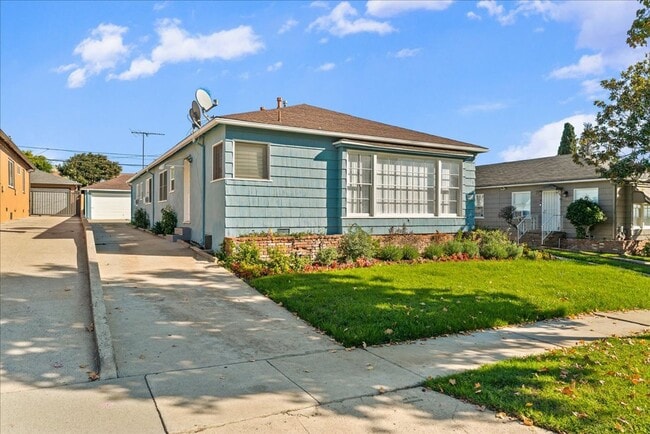 Building Photo - 5918 S Fairfax Ave