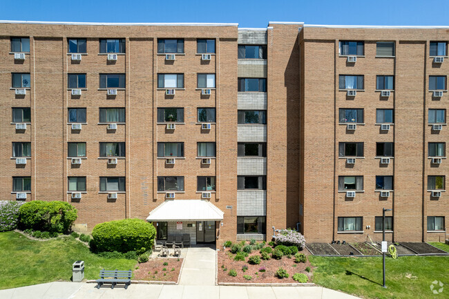 Building Photo - Shorewood Tower