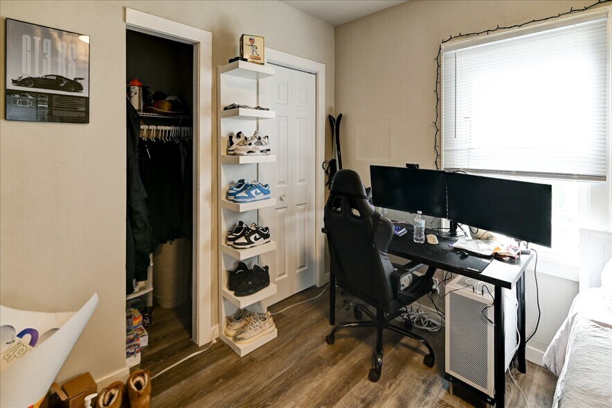 Building Photo - 205 S Fair Oaks Ave