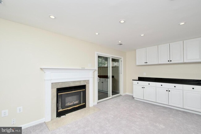 Building Photo - 6136 Summer Park Ln