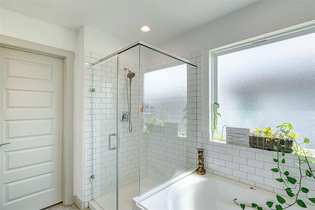 Building Photo - 7230-7230 Telford Holw Trl