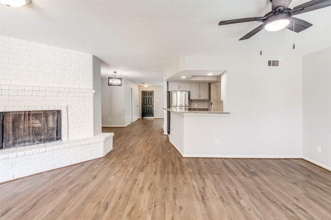 Building Photo - 10816 Briar Forest Dr