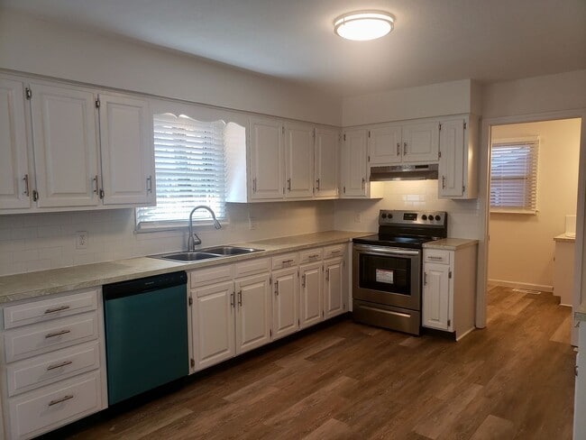 Building Photo - Primrose Market Place - Battlefield Mall A...