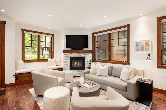 Building Photo - 503 W Main St