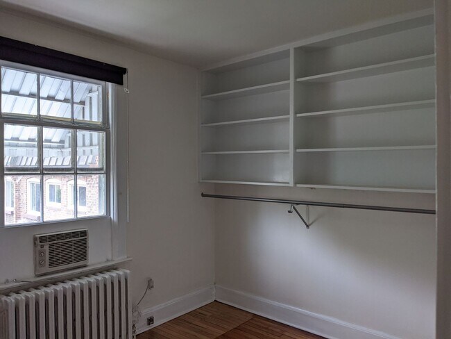 Building Photo - 1223 33rd St NW