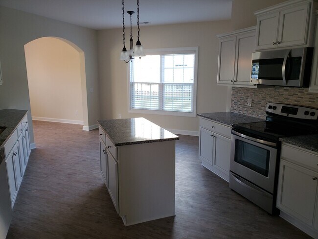 Building Photo - Three-Bedroom Home for Rent in New Riverside!