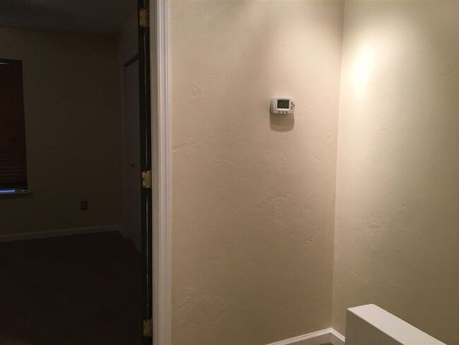 Building Photo - 2 Bedroom Apartment Walking Distance to FSU