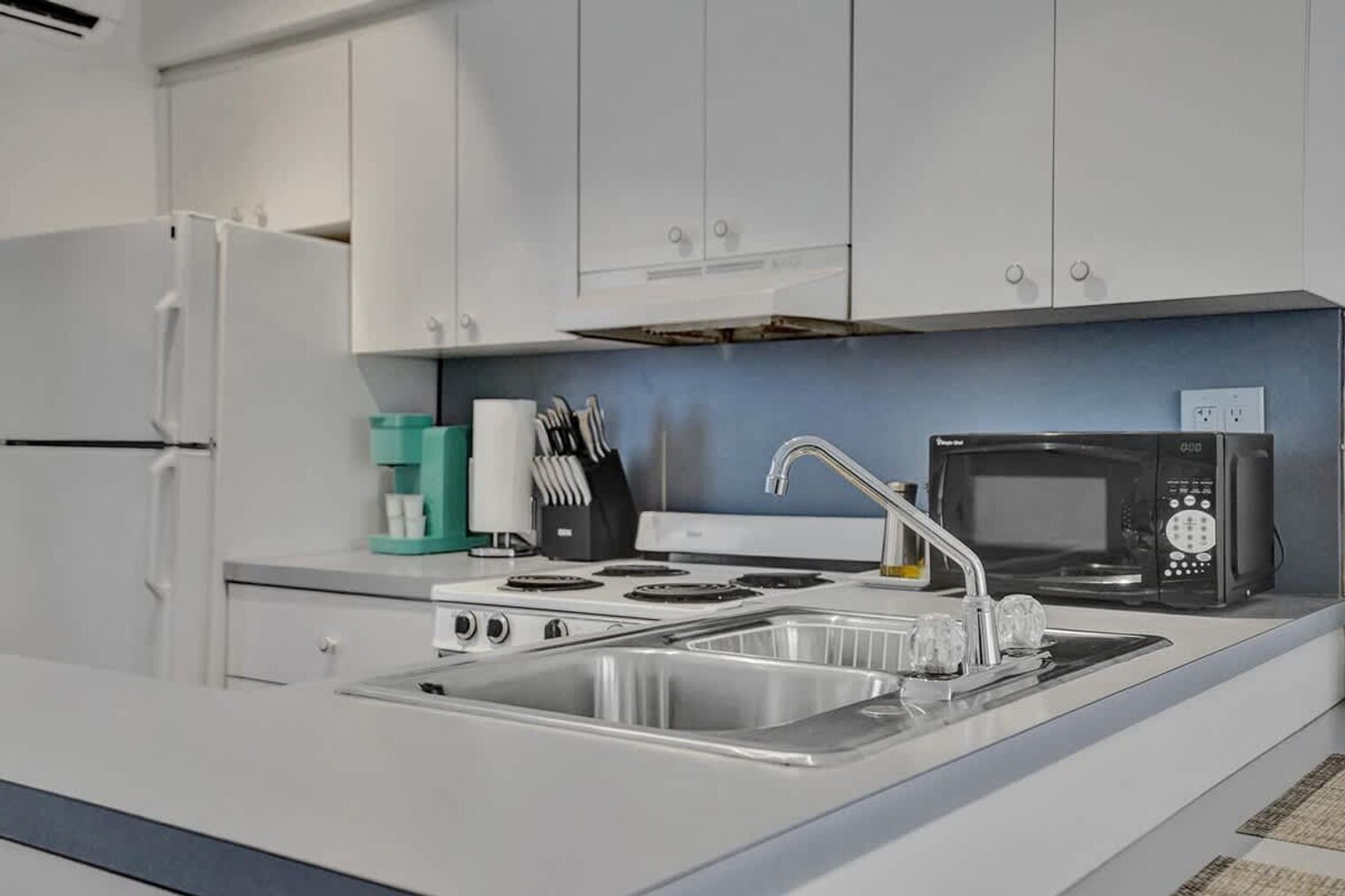 Building Photo - 851 N Surf Rd