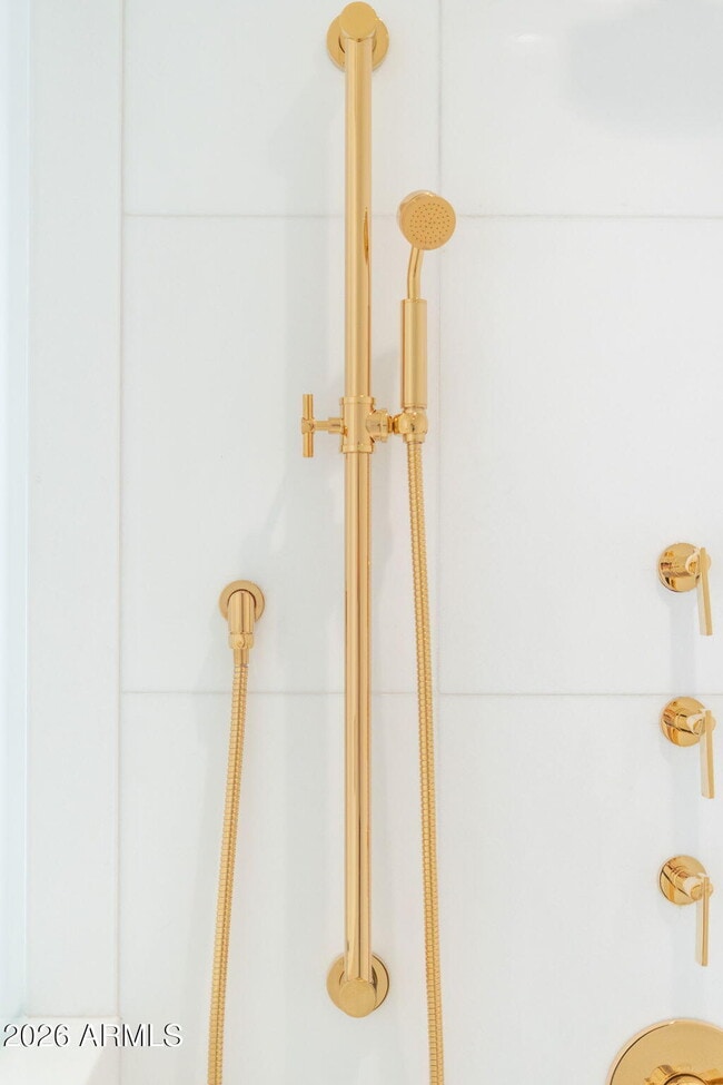 Building Photo - 6587 N Palmeraie Blvd