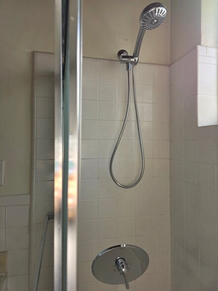 Shower - 2330 Carmelina S Ave