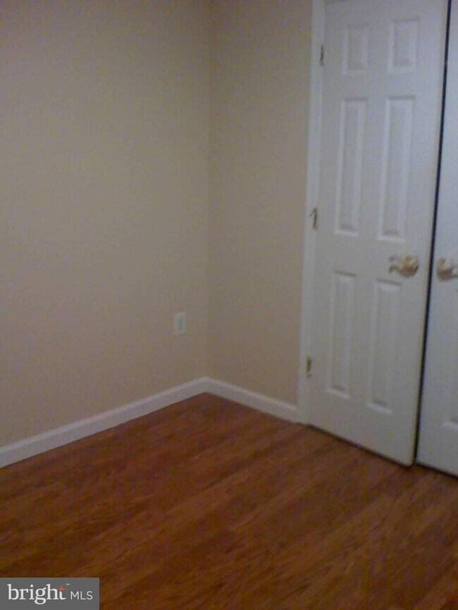 Building Photo - 5615 Minoso Dr