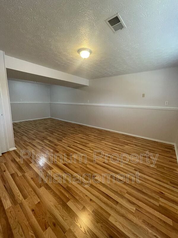 Building Photo - 10500 Worthington Hills Manor