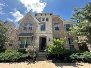 Building Photo - 8721 Paradise Dr