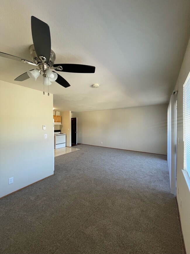 Building Photo - 1045-1055 Lewis St