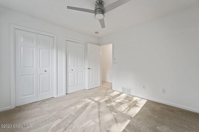 Building Photo - 25B Pointe W Dr