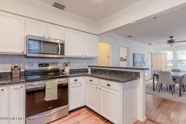 Building Photo - 214 Hopkins St