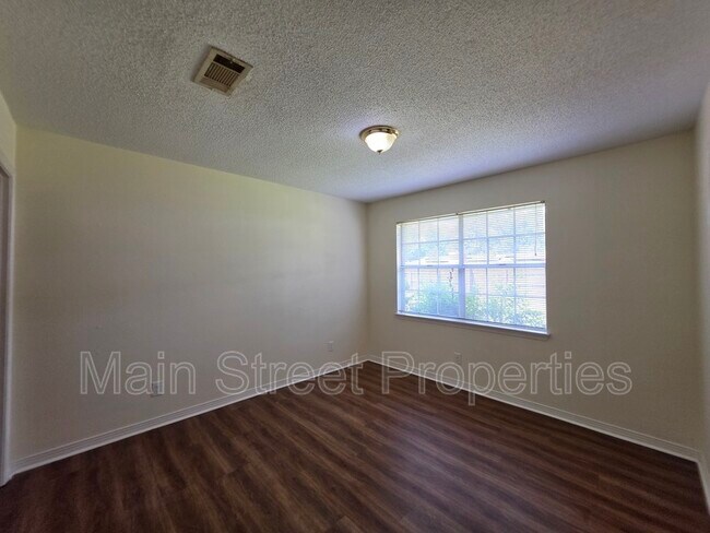 Building Photo - 6942 Falcon Dr