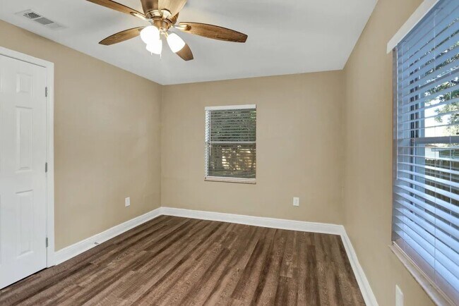 Building Photo - 8717 N Mandarine Pl