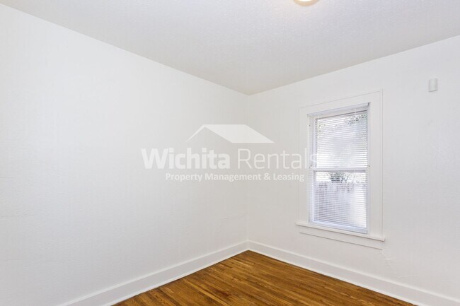 Building Photo - 3 bedroom 1 bath home
