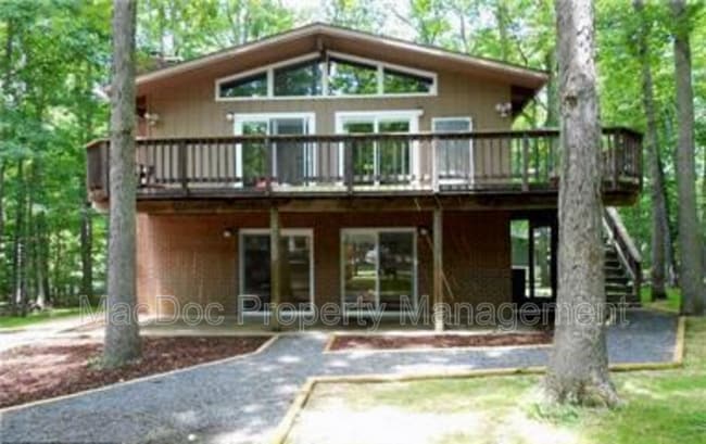 Building Photo - 3621 Lakeview Pkwy