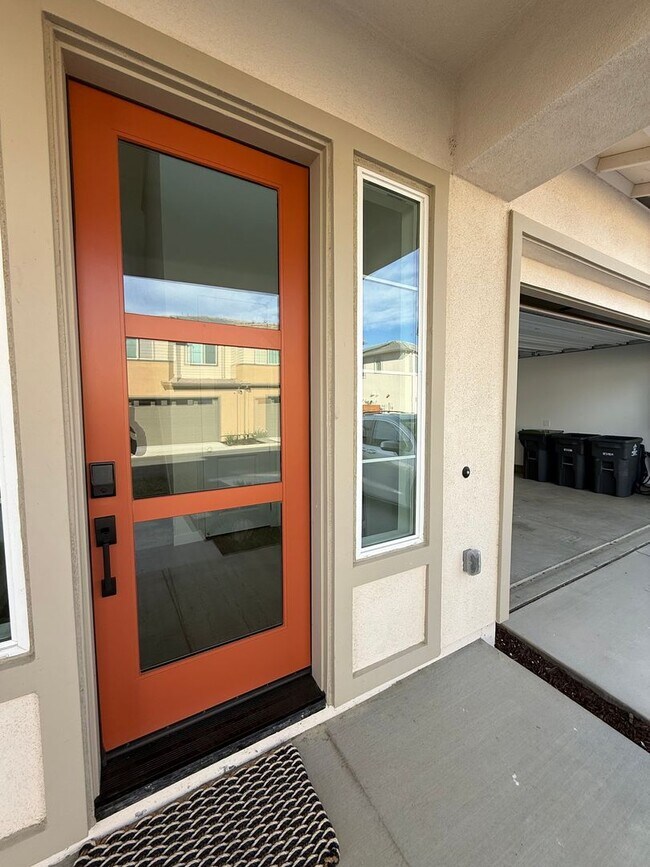 Building Photo - LAKE VIEW