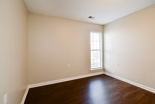 Building Photo - 5620 Kaitlyn Dr W